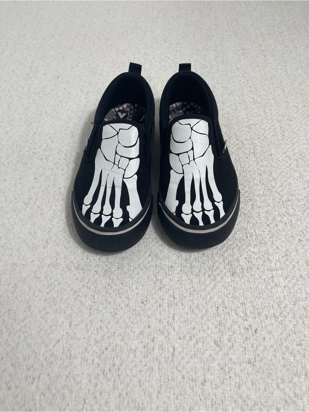 Airwalk Boys Size 2 Black And White Skeleton Foot Bones Slip On Skate Shoe.#0545